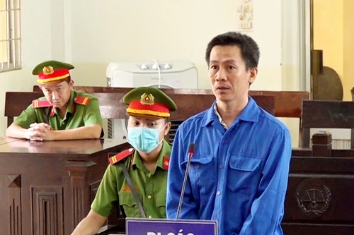 [Tin nhanh tối 30-9-2020] Trưởng cửa hàng xăng dầu “ôm” tiền tỉ đi đánh bạc