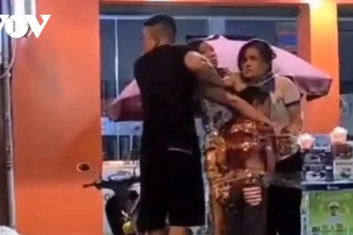 [Tin nhanh sáng 22-11-2020] Giải cứu 3 người bị kẻ nghi “ngáo đá” cầm dao uy hiếp