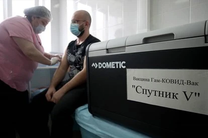 Người Nga đã tiêm vaccine Sputnik V sẽ cần hạn chế rượu bia trong 2 tháng