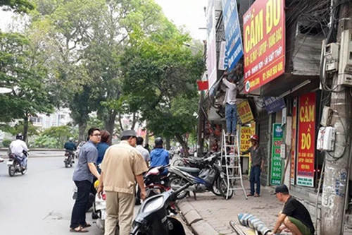 Việc tháo dỡ mái che di động trên đường Láng là cần thiết, đúng quy trình
