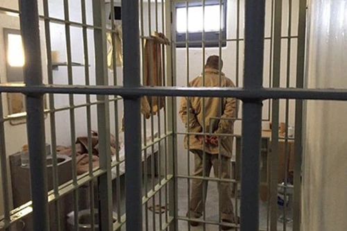 "Bố già" El Chapo bị khoảng 1.000 camera an ninh "vây" trong tù