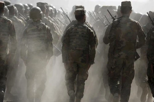Đói và chậm lương, binh sĩ Afghanistan đào ngũ hàng loạt 