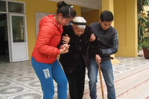 CAH Đông Anh về tận xã cấp Thẻ căn cước cho đối tượng chính sách