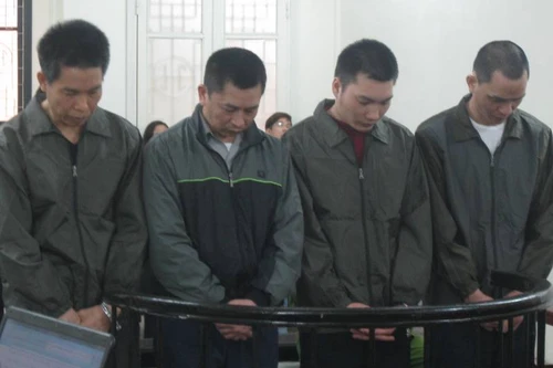 Lái xe buýt đánh cướp tài sản của đồng nghiệp như… côn đồ