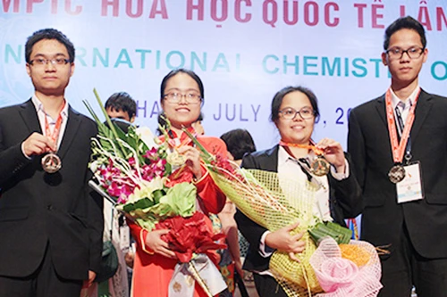 Nữ sinh Việt Nam xuất sắc giành học bổng của Mỹ 