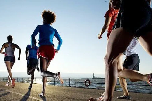 Chạy bộ bằng chân trần tốt hơn đi giày
