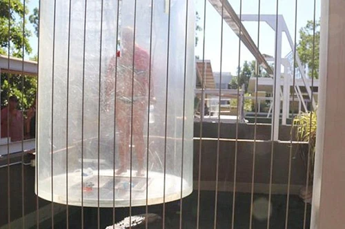 Hú vía vì kẹt trong “Lồng tử thần”