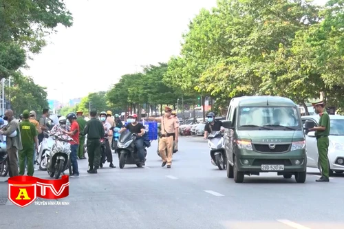 Công an Hà Nội thành lập 6 tổ liên ngành kiểm soát chặt người ra đường không có lý do