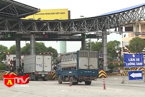 Xe vận tải luồng xanh phải khai báo y tế trên hệ thống quản lý công dân vùng dịch