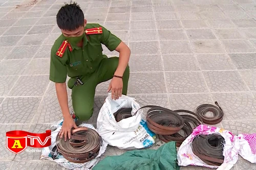 Tự làm giấy đi đường để đi trộm dây chống sét tại các tòa chung cư