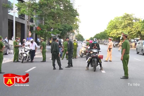 Kiểm tra, kiểm soát nghiêm người ra đường không lý do để phòng chống hiệu quả dịch bệnh