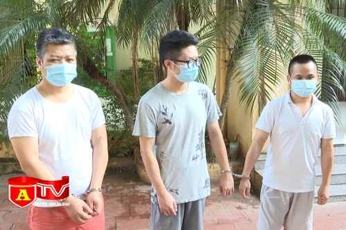 Bắt giữ nhóm đối tượng cưỡng đoạt gần 200 triệu đồng