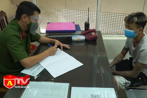 Bị bắt quả tang khi giấu ma tuý trong túi bánh mì