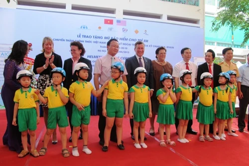 Chỉ 38% trẻ em thành thị đội mũ bảo hiểm khi tham gia giao thông