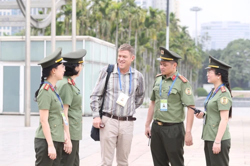 Nhà văn Nguyễn Ngọc Tiến: “Mùa thu Hà Nội đẹp hơn, vì ta được sống trong một thành phố bình yên”