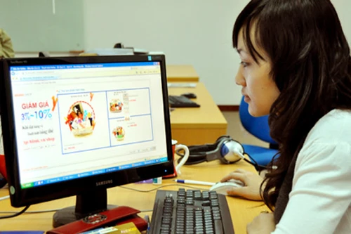 Hào hứng với “Ngày mua sắm trực tuyến”