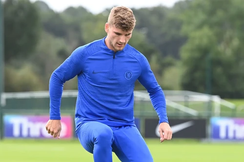 [ẢNH] "Bom tấn" Timo Werner lần đầu xuất hiện ở sân tập Chelsea