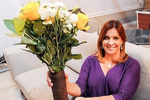 Lấy vỏ bom chưa nổ làm bình hoa suốt 30 năm mà không hề biết