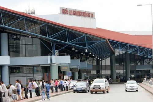 Ô tô chỉ ra vào sân bay đón/trả khách cũng bị mất phí