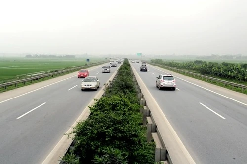 Tính việc "bán" 2 tuyến cao tốc cho Tập đoàn của Pháp