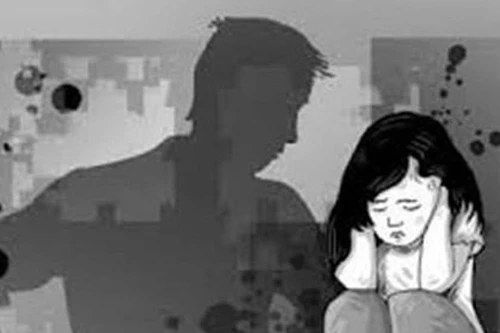 Nam thanh niên 18 tuổi giở trò đồi bại với bé gái 6 tuổi