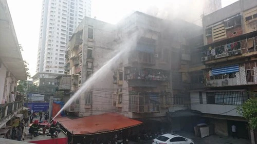 Hà Nội: Cháy căn hộ tầng 5 khu tập thể Dược