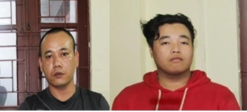 Găm 50 bánh heroin trên xe ô tô