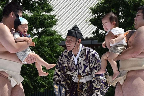 Kỳ lạ lễ hội dọa trẻ con khóc ở Nhật Bản