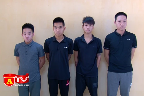 Bắt quản lý và nhân viên quán karaoke vì làm ngơ cho khách "bay lắc" 