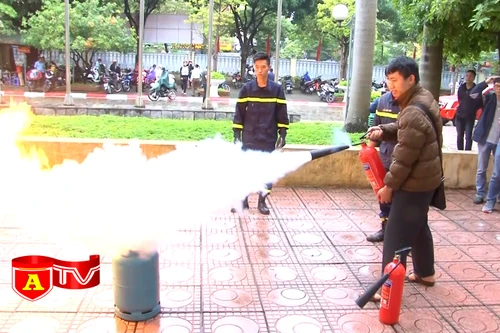 Tuyên truyền, phổ biến kiến thức PCCC cho gần 600 cán bộ, giáo viên quận Cầu Giấy