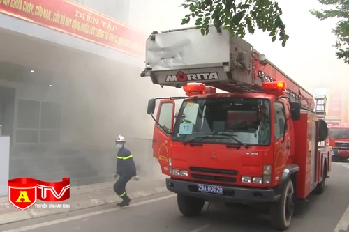 Quận Đống Đa diễn tập phương án PCCC&CNCH tại nhà tái định cư