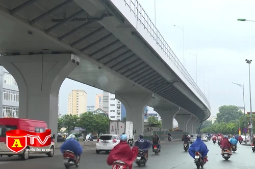 Vì sao tuyến đường Trường Chinh sau khi mở rộng, ngày càng tắc?