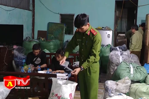 Phát hiện 3 cơ sở sản xuất bít tất giả nhãn hiệu nổi tiếng tại xã La Phù