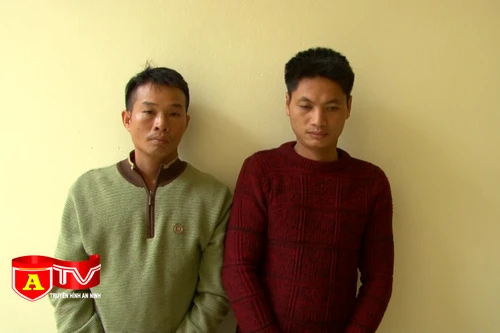 Bắt nhóm đối tượng say rượu, vác dao đi chém người