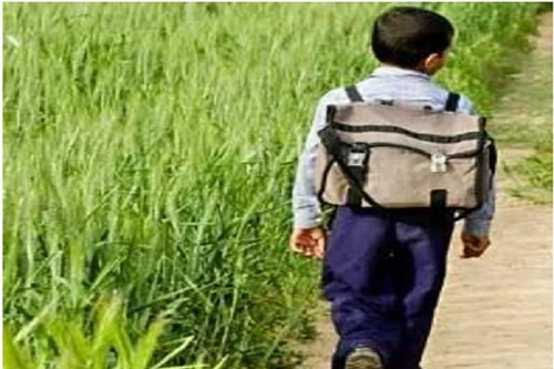 Bé trai 11 tuổi bị chồng của cô giáo cưỡng bức