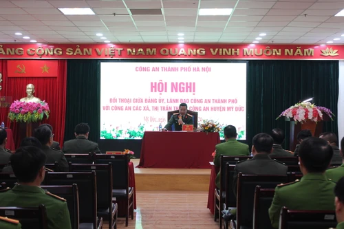 Lắng nghe, trao đổi ý kiến của cán bộ chiến sỹ, góp phần hoàn thành tốt nhiệm vụ 