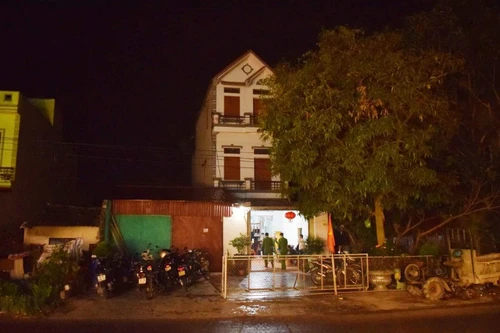 Mâu thuẫn tình cảm, người đàn ông sát hại vợ rồi tự thương