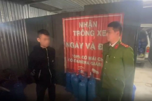 Phát hiện kho chứa “bóng cười” tại điểm trông giữ xe