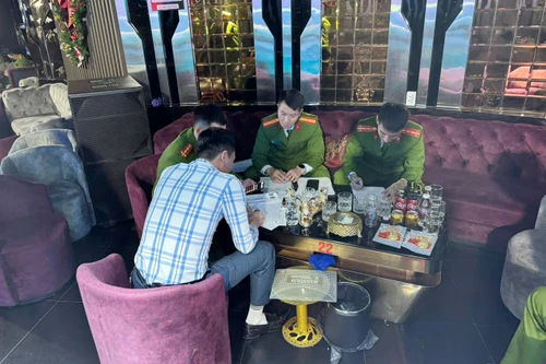 Đột kích các cơ sở karaoke biến tướng, trá hình, thu giữ nhiều bình ‘khí cười’