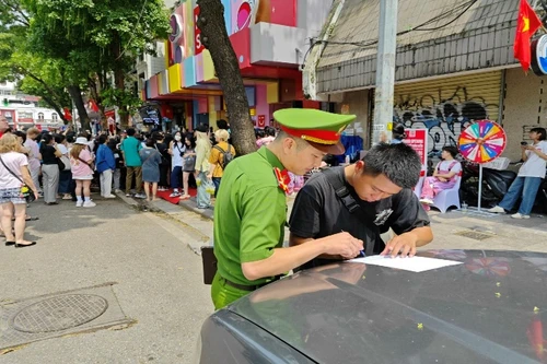 Hà Nội: Xử phạt hơn 325 triệu đồng các trường hợp vi phạm trật tự đô thị