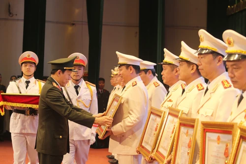 Khen thưởng các tập thể, cá nhân của Công an Hà Nội có thành tích xuất sắc trong phong trào thi đua Vì An ninh Tổ quốc