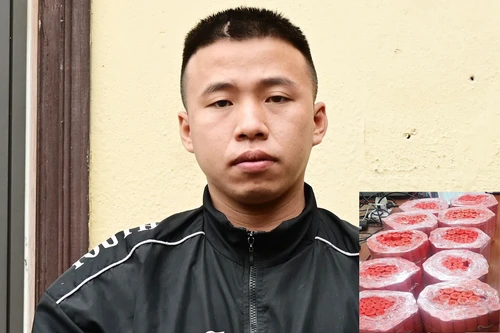 Nam thanh niên bị tạm giữ vì vận chuyển 14kg pháo nổ