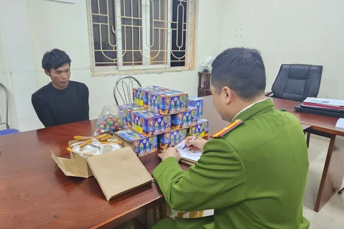 Bắt nam thanh niên mua bán trái phép hơn 50kg pháo nổ