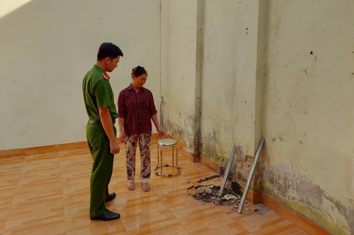 Nghi vấn nổ thuốc pháo, hai vợ chồng bị thương nặng