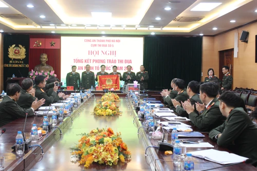 'Đoàn kết và nỗ lực cao, đóng góp quan trọng vào thành tích chung của Công an thành phố' 