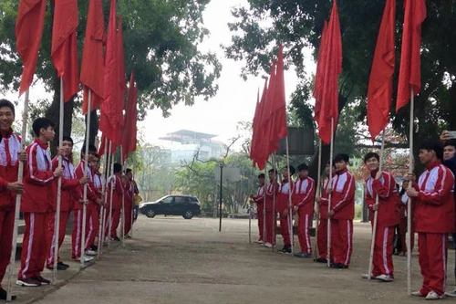 THPT Phùng Khắc Khoan tổ chức lễ ra quân .