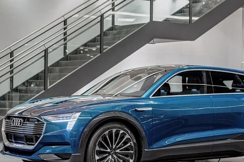 Xe SUV chạy điện đầu tiên của Audi mang tên E-Tron