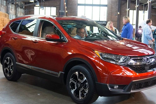 Honda CR-V 2017 ra mắt: Rộng rãi và mạnh mẽ hơn