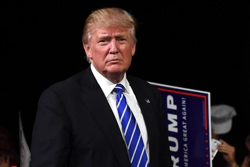 Ông Donald Trump bị "dồn vào chân tường" trước thềm cuộc tranh luận thứ 2