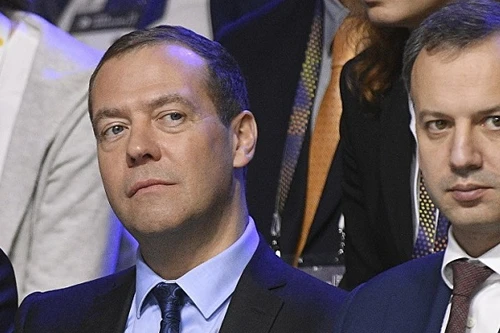 Thủ tướng Nga phải sơ tán khẩn cấp khỏi phòng họp vì báo động cháy